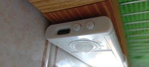 Lumière LED Blanche/Noire pour Armoire Rechargeable par USB Capteur de Mouvement pour Cuisine Garde-Robe Éclairage d'Armoire 20cm/30cm/40cm/50cm